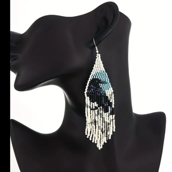 Beaded boho crow dangle earrings - Picture 3 of 3